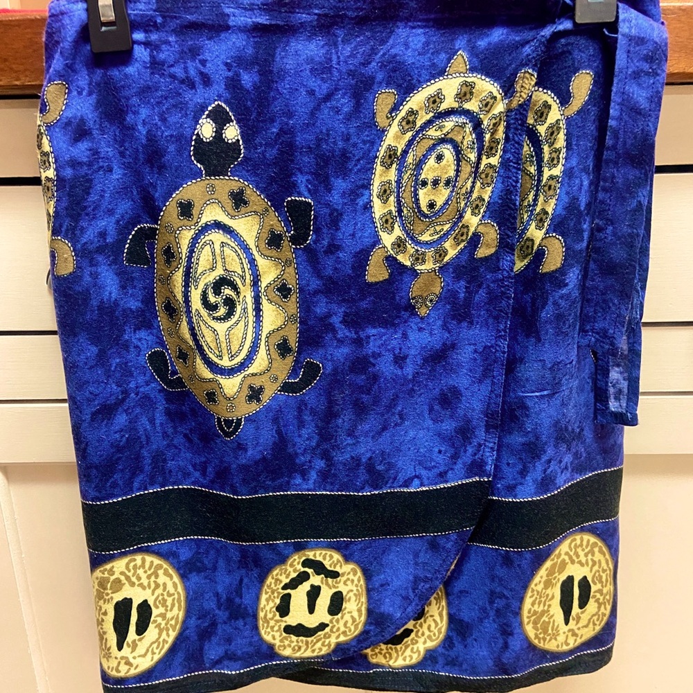 OS wraparound skirt resort wear majority blue/black/brown turtle print
